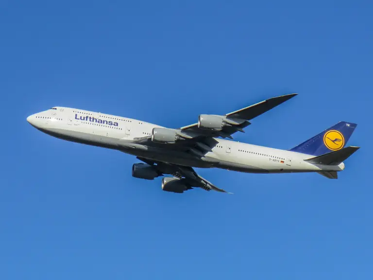 Lufthansa Boeing 747-8 D-ABYR (22257171924)
