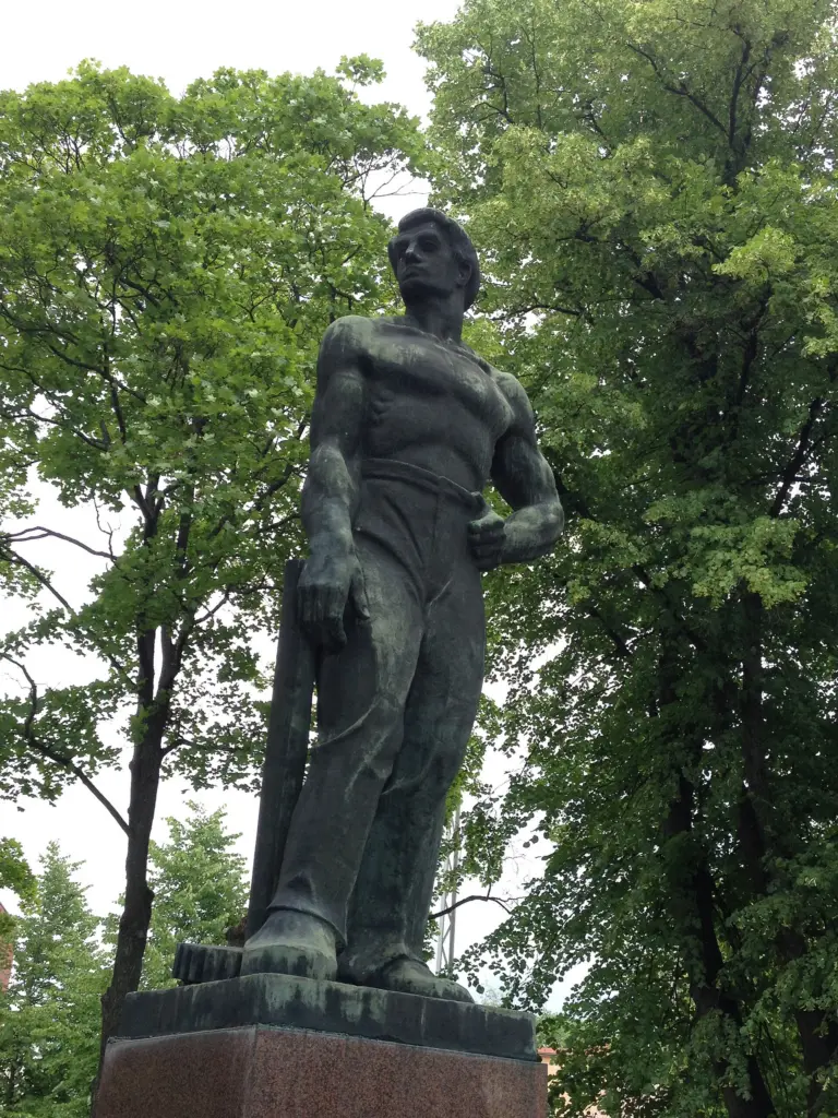 Statue 4